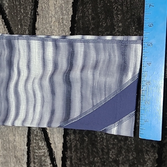 UNDER ARMOUR Fitted Capri Leggings - Picture 5 of 10